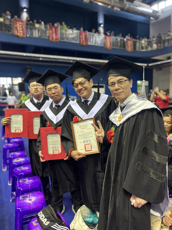 114級畢典與師長合照